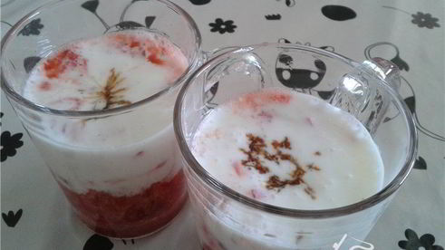 клубничный кефирный смузи