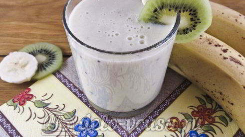 овсяный смузи с бананом и киви