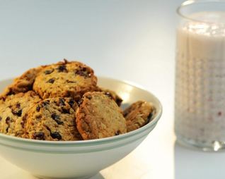 Печенье Фитнес и овсяный смузи с клюквой