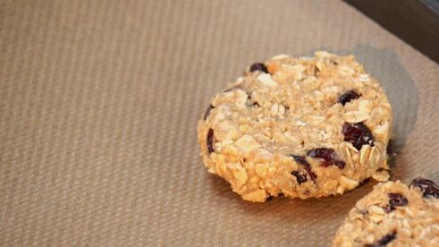 печенье фитнес и овсяный смузи с клюквой