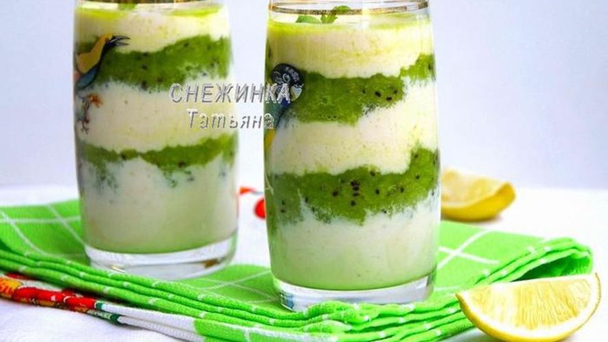 Рецепт слоеного бананового смузи с пюре из киви и лайма