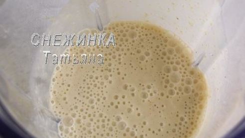 слоеный банановый смузи с пюре из киви и лайма