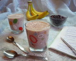Смузи из черной смородины и банана