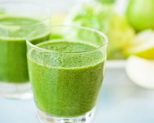 Смузи из фруктов со шпинатом