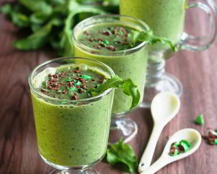 Смузи из щавеля, фруктов и хлопьев