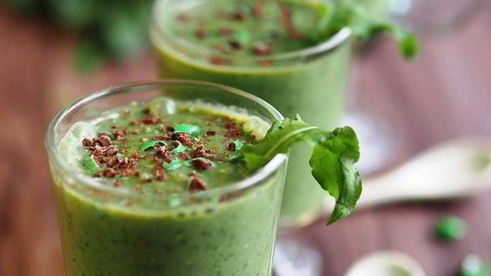 смузи из щавеля, фруктов и хлопьев