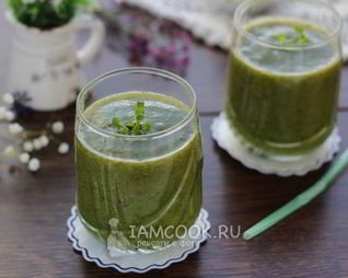 Смузи с грушей и шпинатом