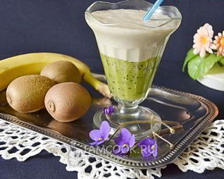 Смузи с киви и бананом