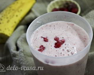 Смузи с малиной и бананом