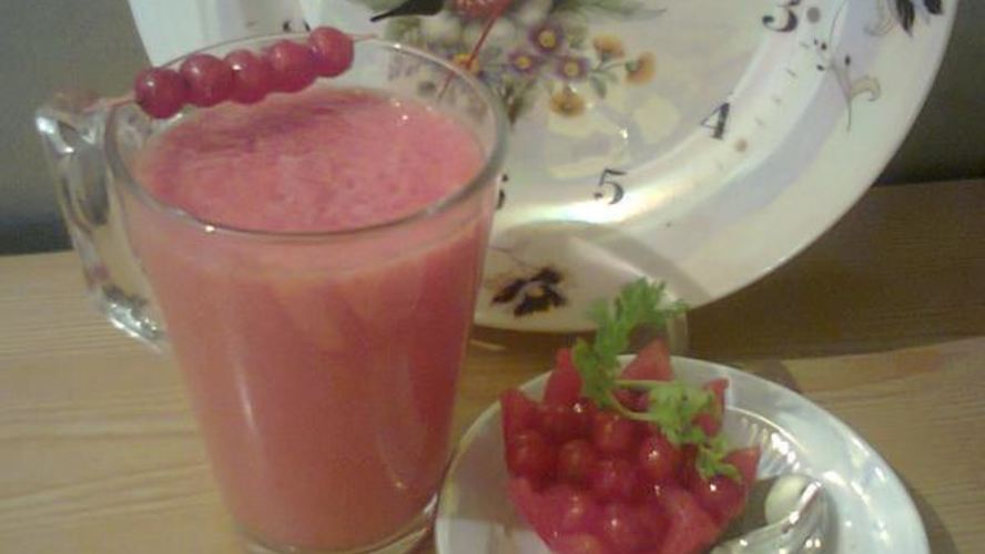 Рецепт смузей с помидором и смородиной