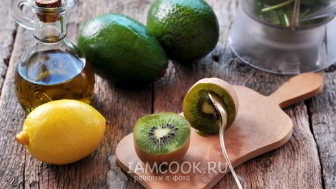 витаминный смузи из авокадо и шпината