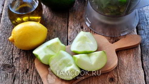 витаминный смузи из авокадо и шпината