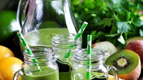 витаминный смузи из авокадо и шпината