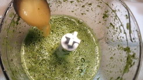 зеленый утренний смузи с капустой кейл