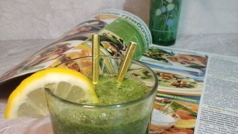 зеленый утренний смузи с капустой кейл