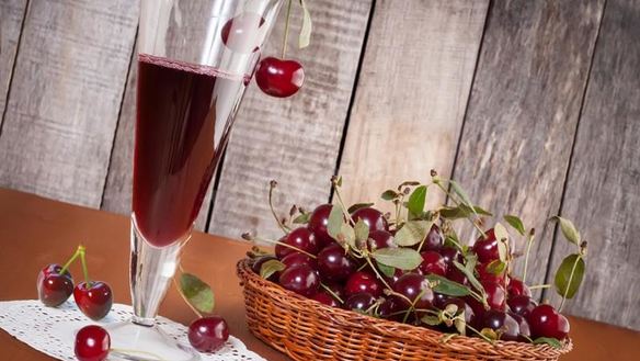 Рецепт Вина из вишни с косточками