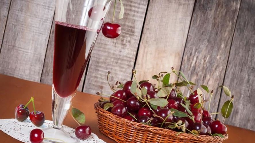 Рецепт вина из вишни с косточками