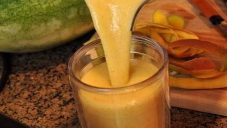 Рецепт витаминного напитка из киви, апельсина, винограда и манго