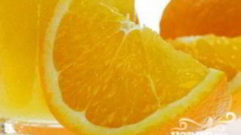 витаминный напиток из киви, апельсина, винограда и манго