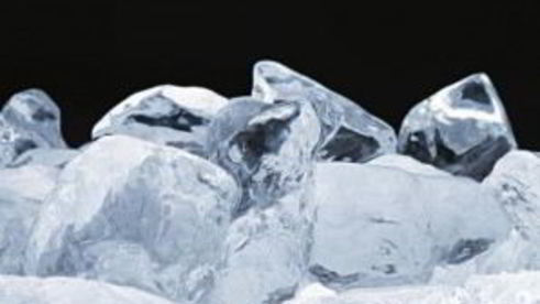 витаминный напиток из киви, апельсина, винограда и манго