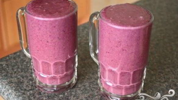 Рецепт Витаминного напитка из персика и черники