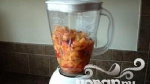 витаминный напиток из персика и черники