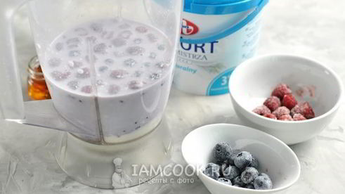 ягодный протеиновый коктейль с медом