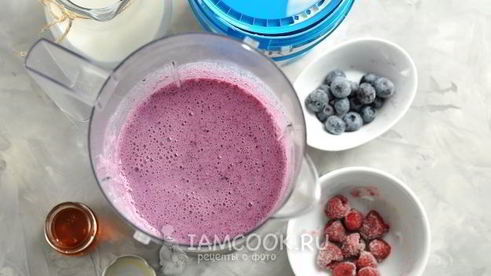 ягодный протеиновый коктейль с медом