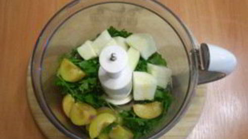 зеленый коктейль с кабачком