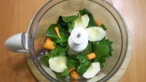 зеленый коктейль с морковью