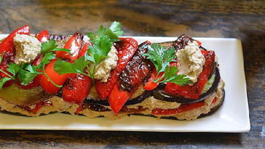 Рецепт чесночно-орехового салат с баклажанами и перцем