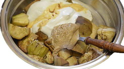 чесночно-ореховый салат с баклажанами и перцем