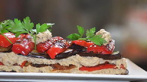 чесночно-ореховый салат с баклажанами и перцем