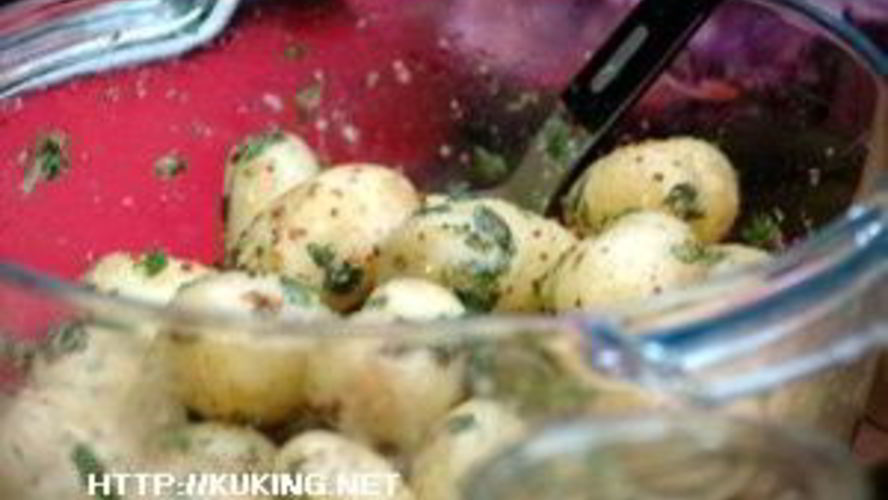 Рецепт горячего картофельного салата с травами