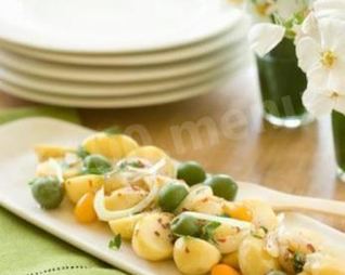 Картофельный салат по-гречески с оливками