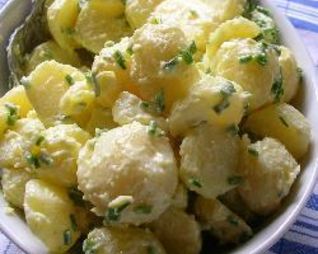 Картофельный салат с чесночным майонезом