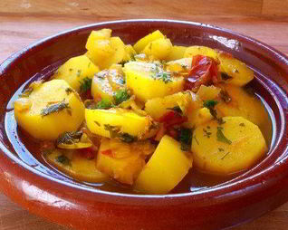 Картофельный салат с клюквой и яблочным соусом