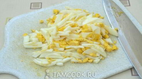 картофельный салат с колбасой