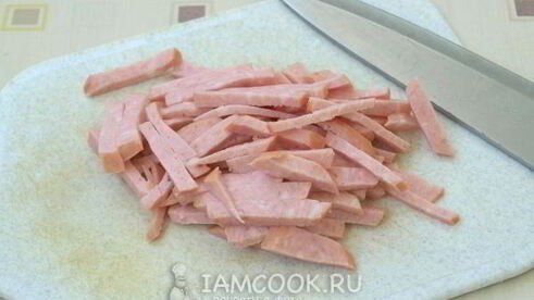 картофельный салат с колбасой