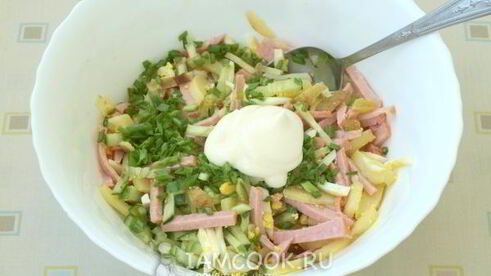 картофельный салат с колбасой