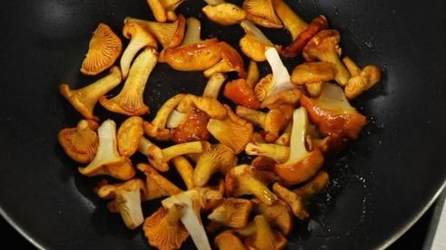 картофельный салат с лисичками