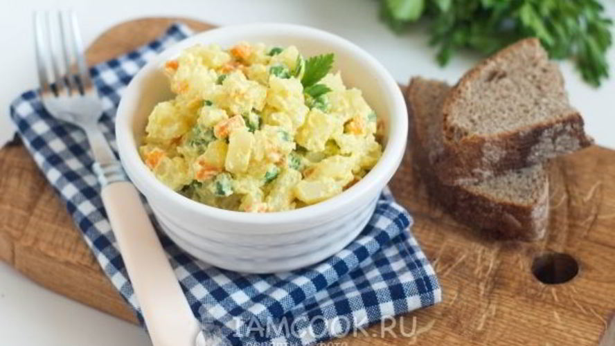 Рецепт картофельного салата с морковью и горошком