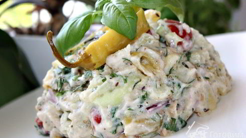 картофельный салат с мясом гирос и дзадзики