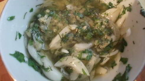 картофельный салат с сельдью и горчичной заправкой любят все