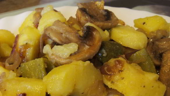 Рецепт Картофельного салата с солеными огурцами и грибами
