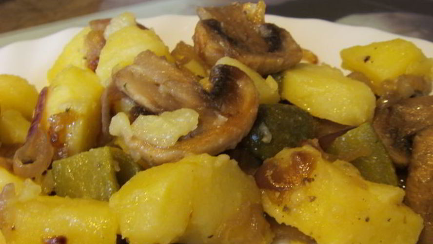 Рецепт картофельного салата с солеными огурцами и грибами