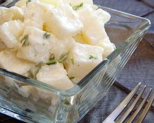 Картофельный салат с яйцами и горчичной заправкой