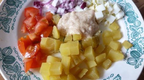 картофельный салат с заправкой из икры