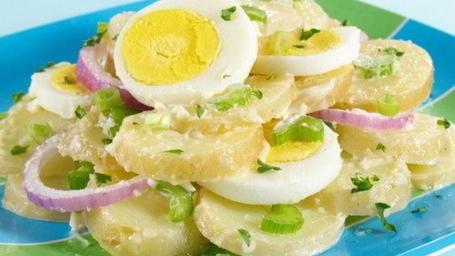 Рецепт картофельного салата с зеленью и сливочным соусом
