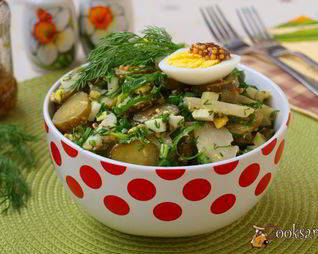 Картофельный салат со щавелем и маринованными огурцами